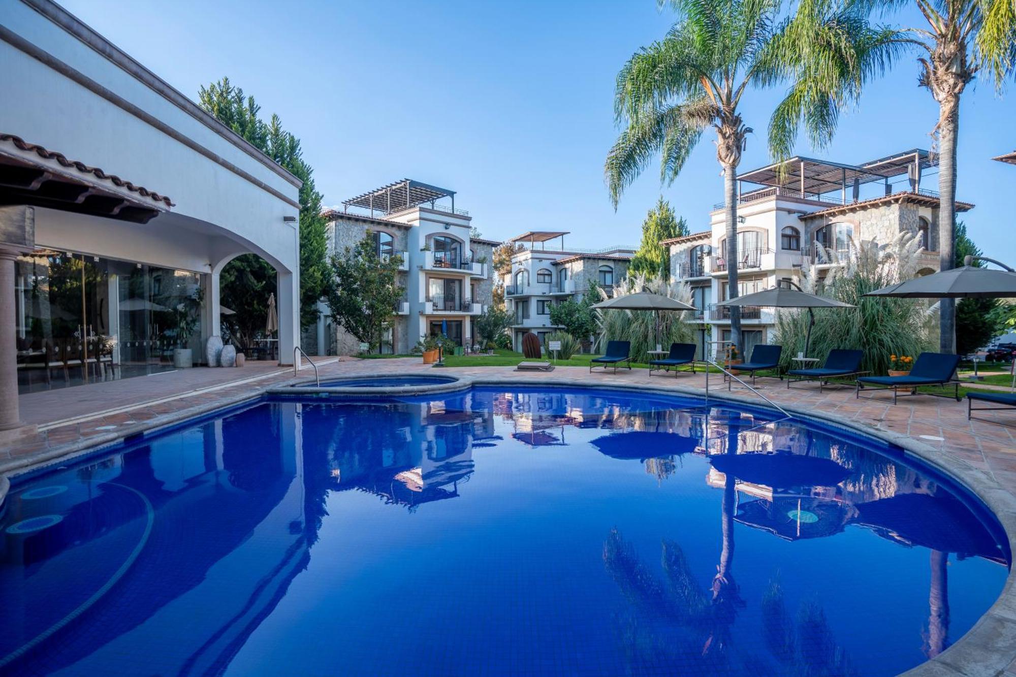 Gated Community Home, Parking, Pool, Tennis Court Holiday home *